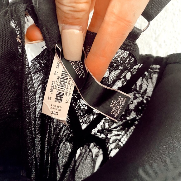 NWT Victoria’s Secret Black Lace Lingerie 32 D - Picture 3 of 5
